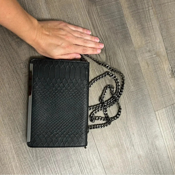 Black target clutch​ - Picture 3 of 6